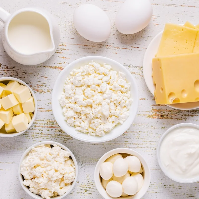 Różnorodne produkty mleczne z góry