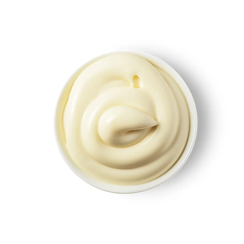 Świeży majonez w misce z góry