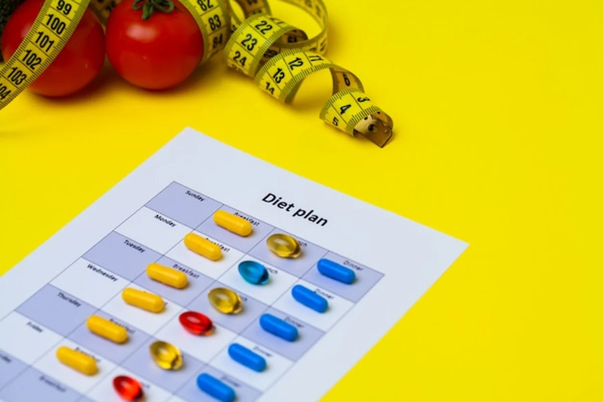 Plan diety z tabletkami odchudzającymi i warzywami na żółto