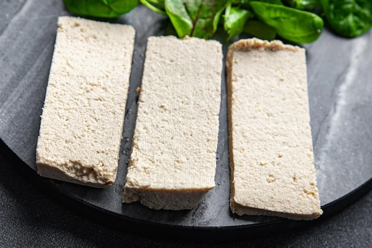 Tofu na stole jako zdrowa przekąska